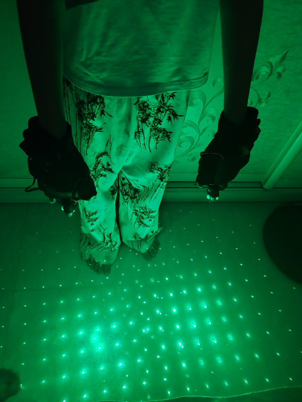 Guantes láser verdes, vestido  - Led Gloves Music reseña y precio